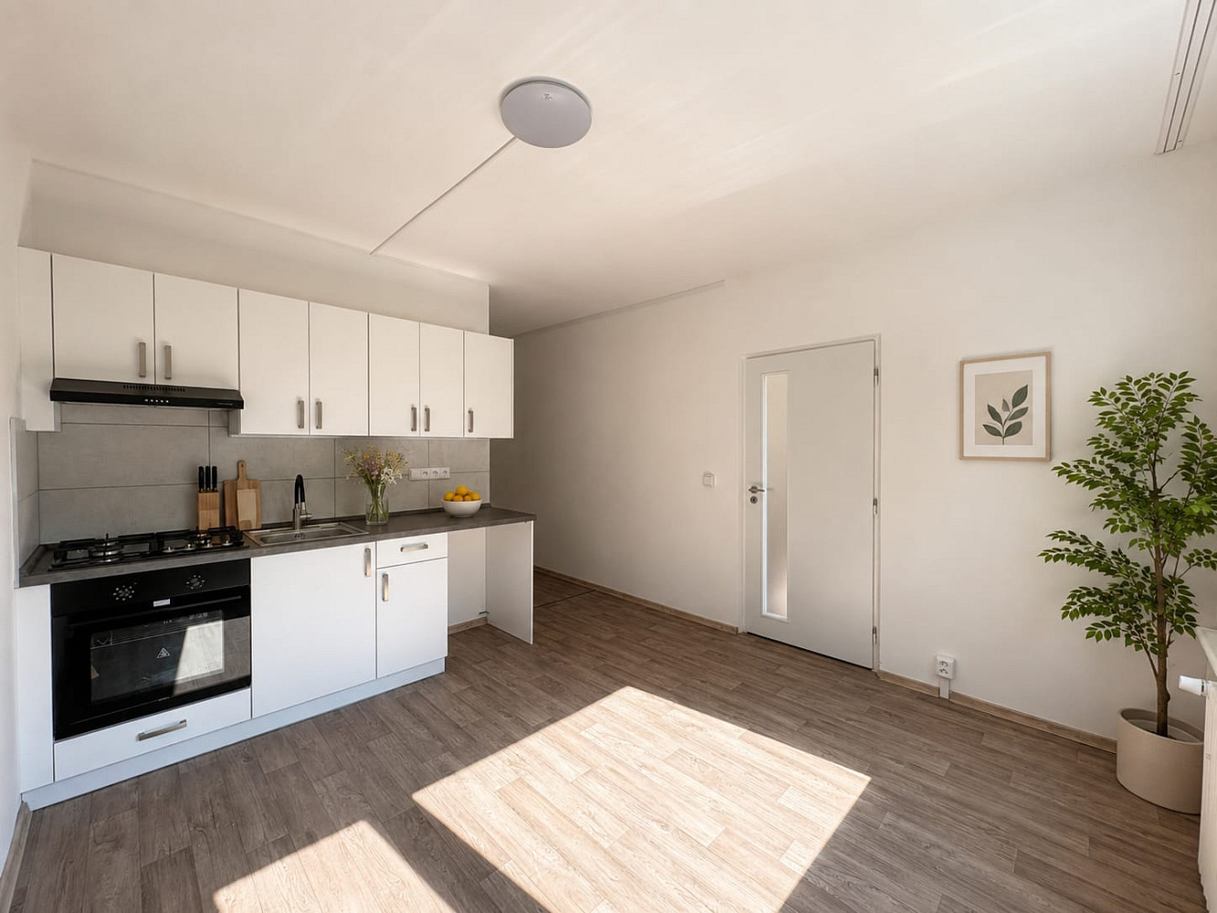 Pronájem bytu 1+kk 38 m² – fotografie 2