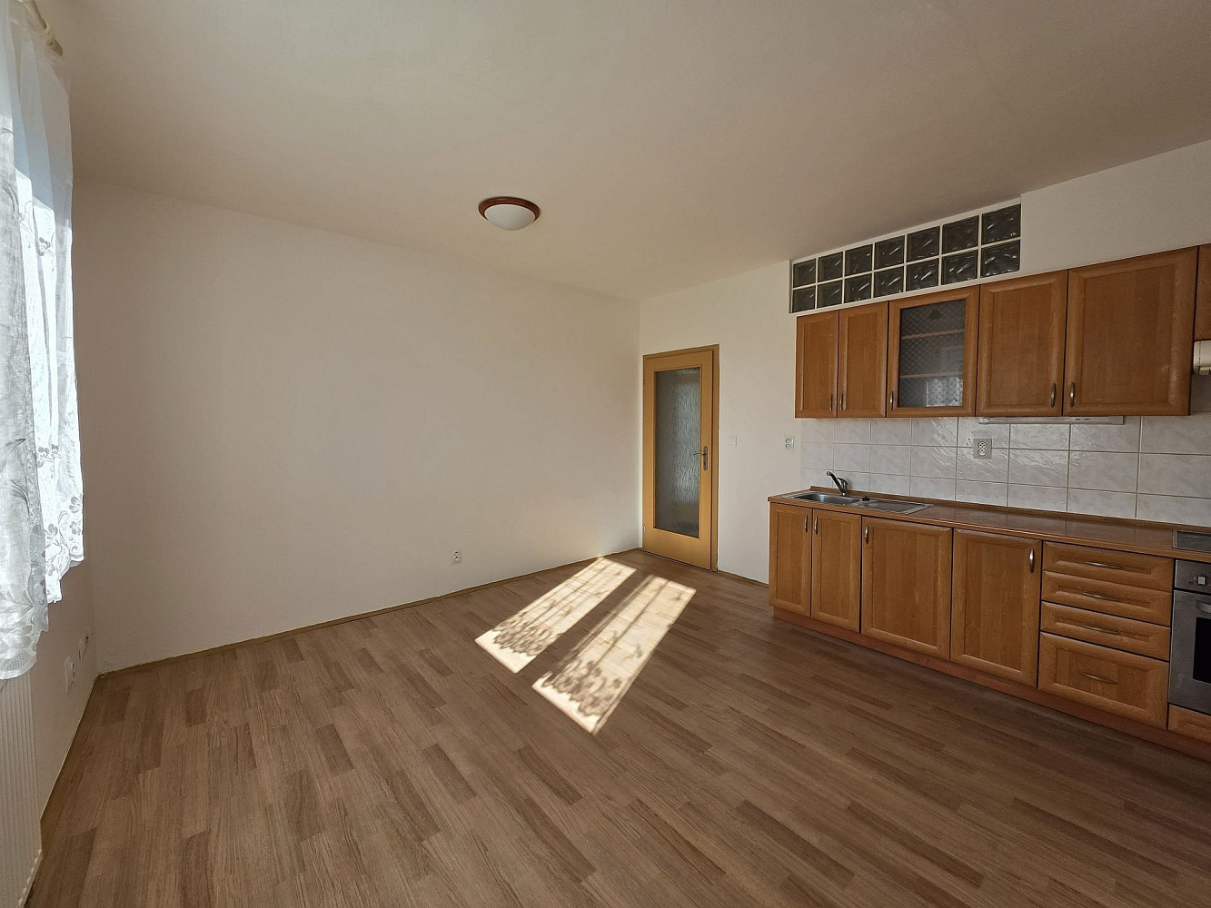 Pronájem bytu 2+kk 42 m² – fotografie 3