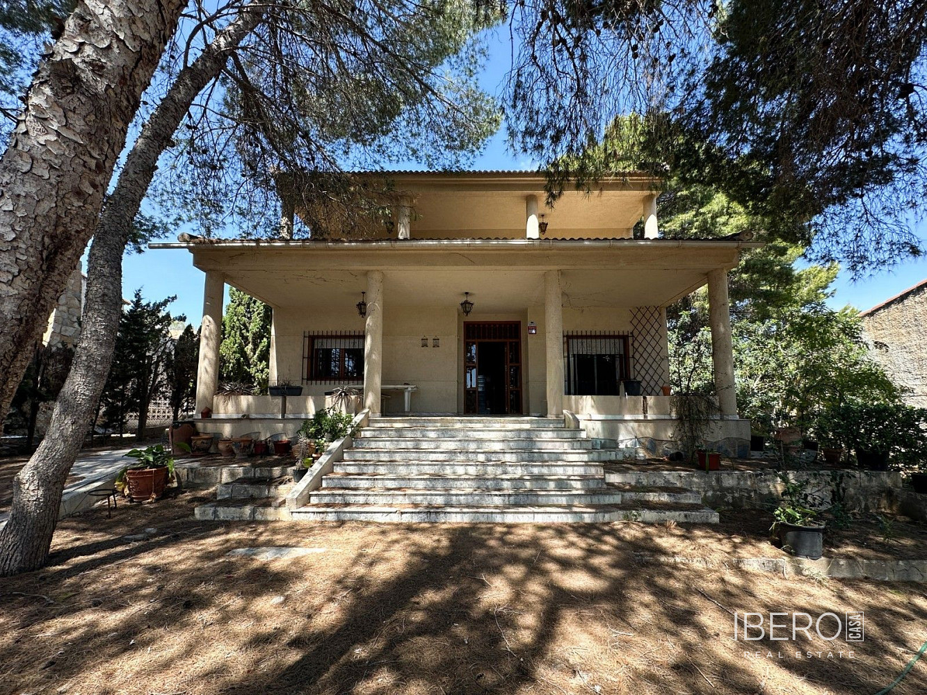Prodej domu 320 m² s pozemkem 1 300 m²