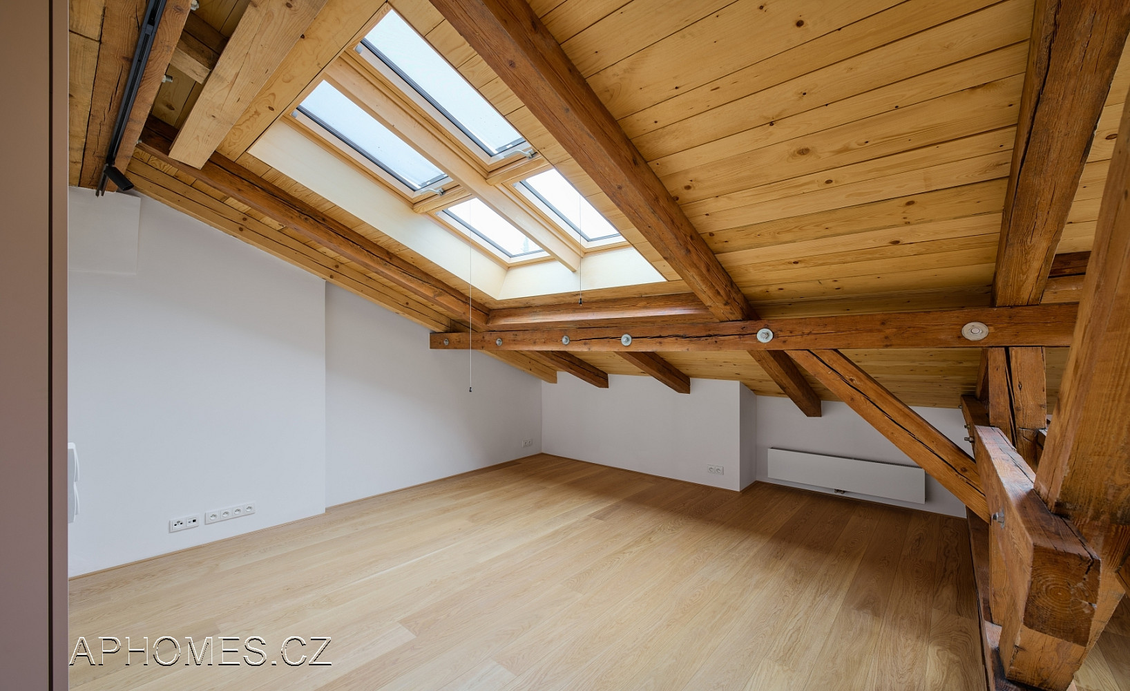 Pronájem bytu 1+kk 97 m² – fotografie 5