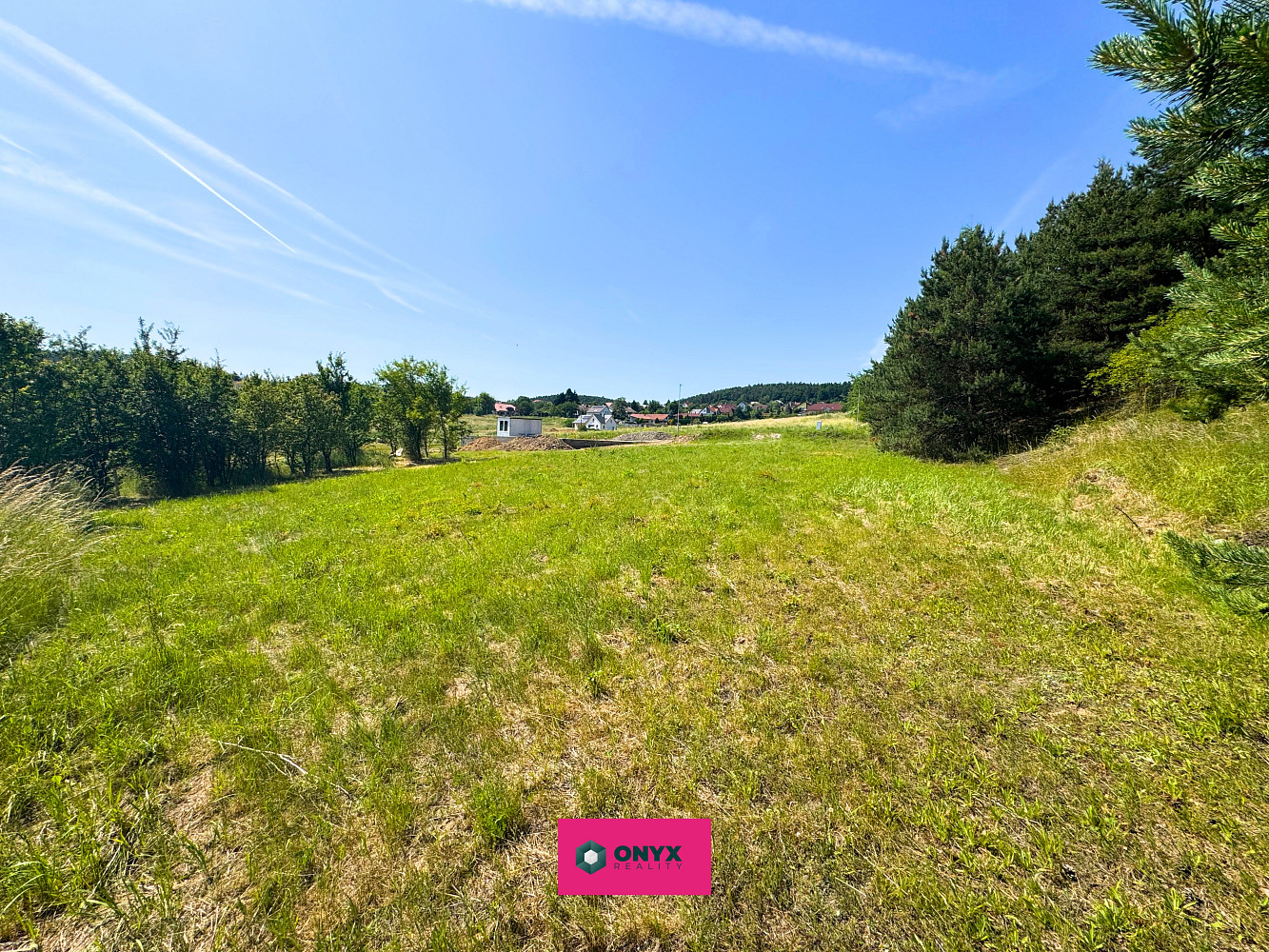 Prodej stavebního pozemku 2 035 m² – další