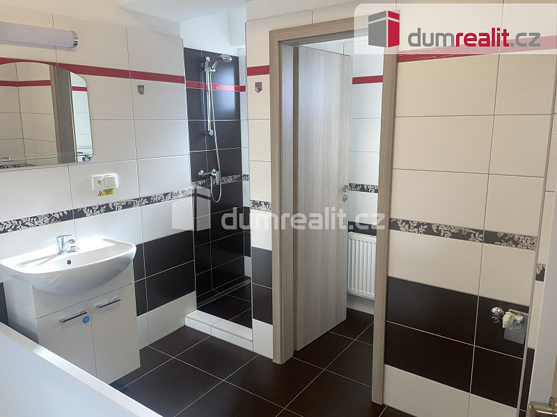 Pronájem bytu 4+kk 88 m² — photo 3