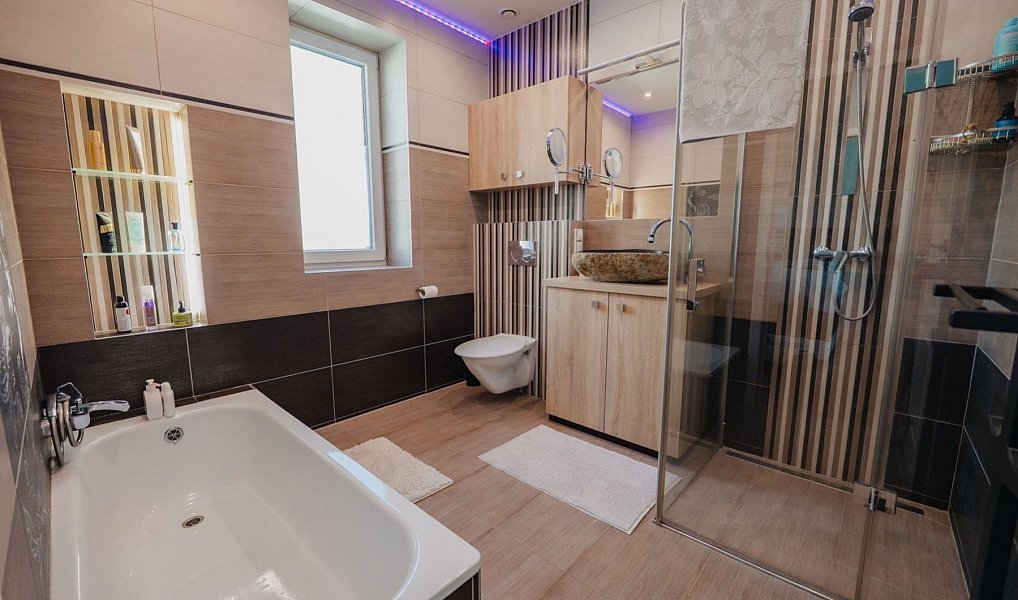 Prodej domu 200 m² s pozemkem 950 m², Plaňany – náhled fotky 15