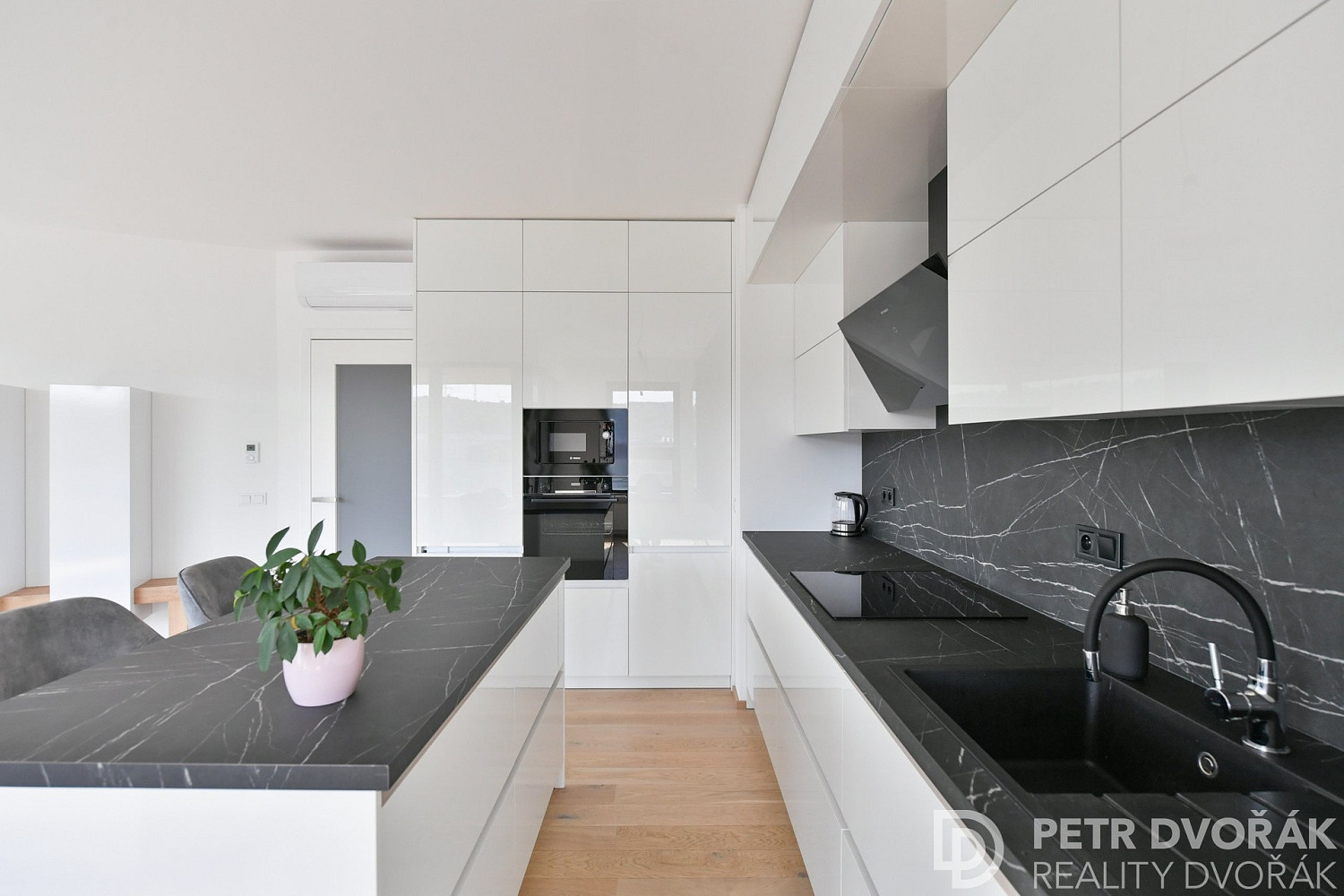 Pronájem bytu 2+kk 58 m² – fotografie 5
