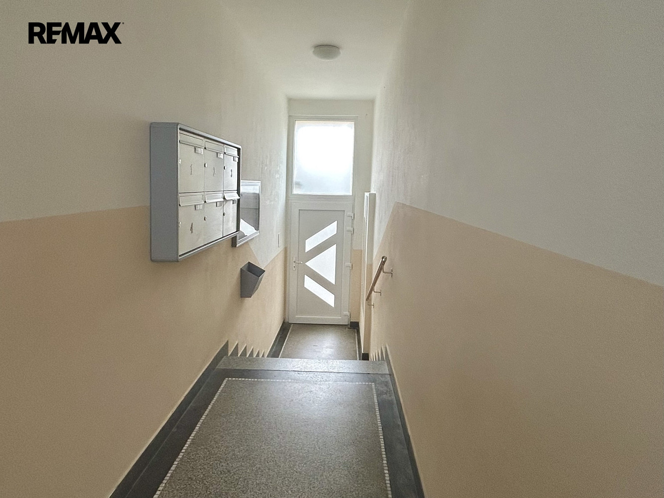 Prodej domu 450 m² s pozemkem 100 m² – pohled 2