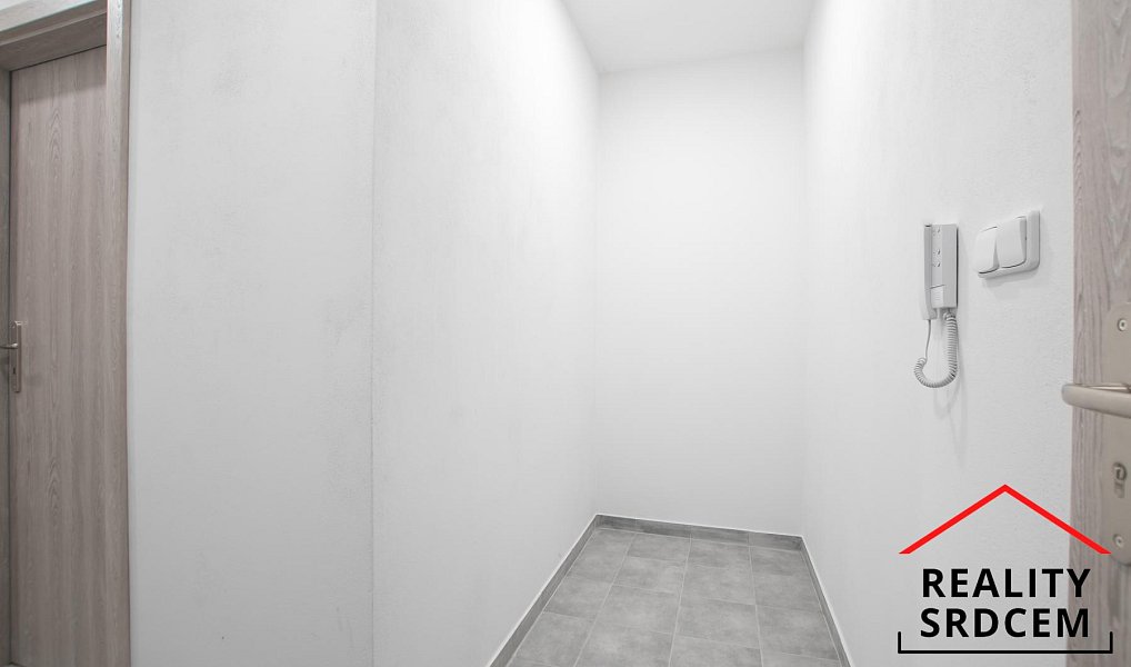 Pronájem bytu 1+kk 28 m², Bílovec – náhled fotky 9