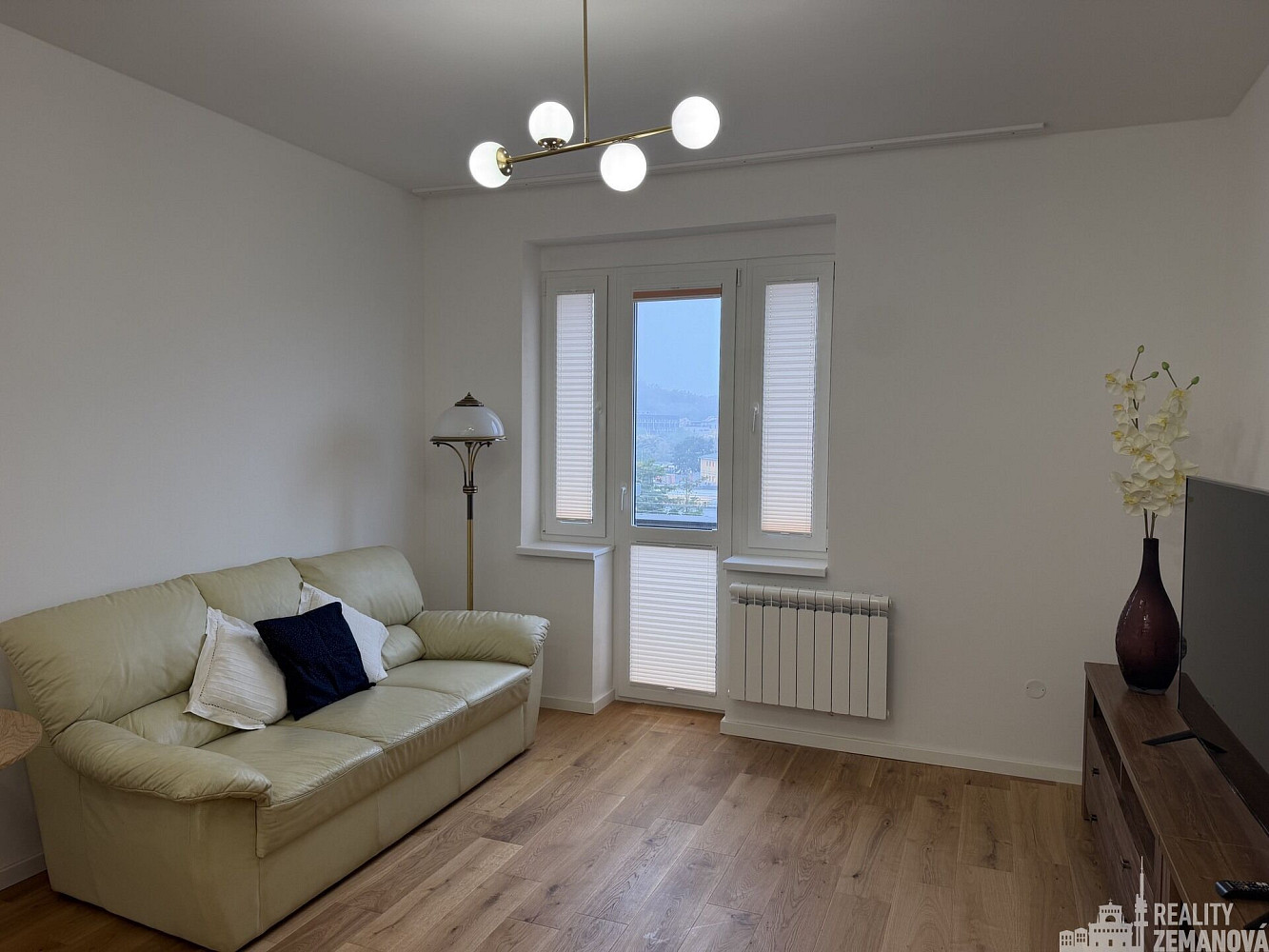 Pronájem bytu 2+kk 49 m² – fotografie 2