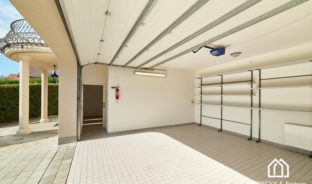 Pronájem domu 243 m² s pozemkem 387 m², Praha – náhled fotky 18