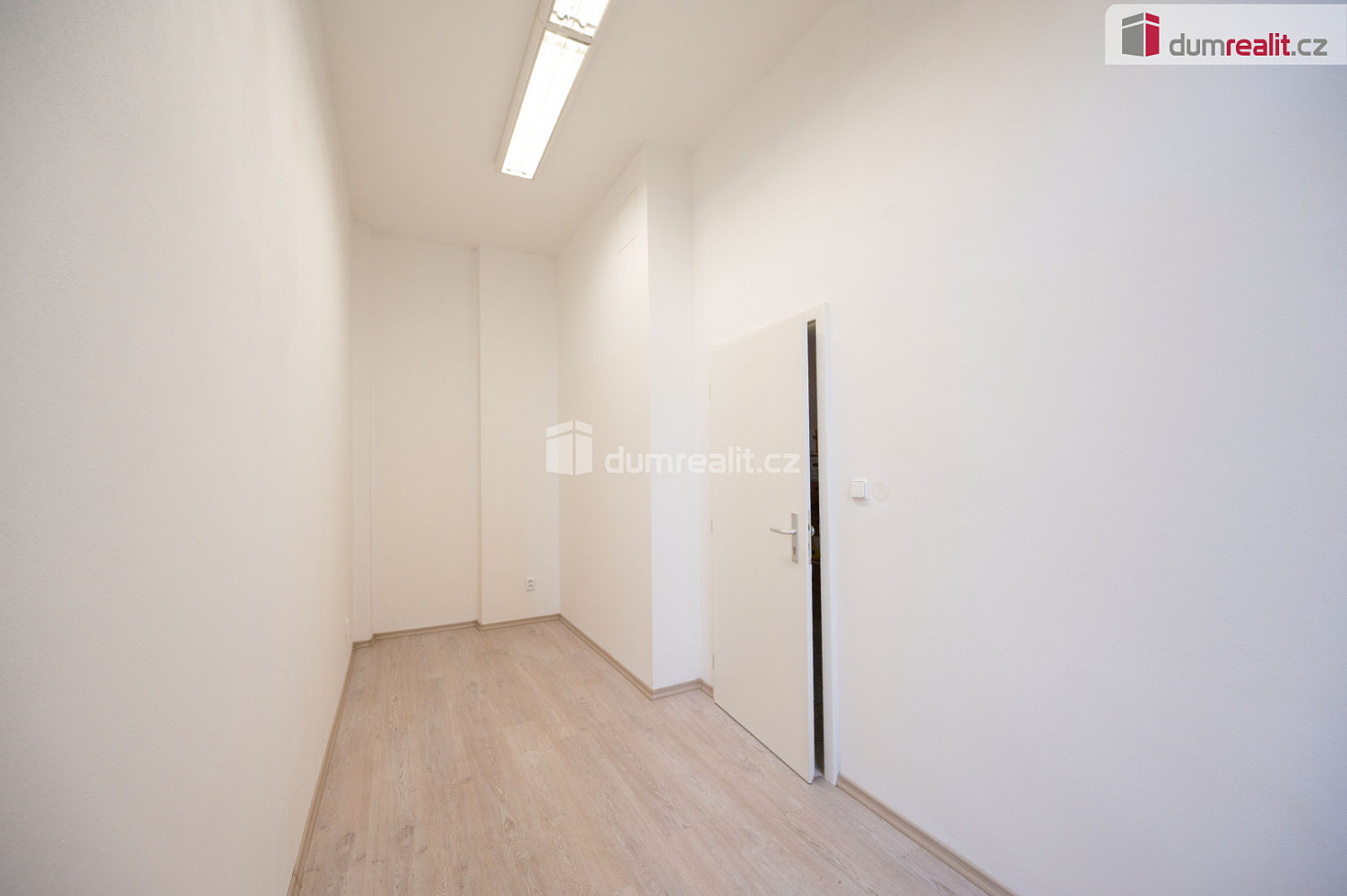 Pronájem kanceláře 10 m² – fotografie 4