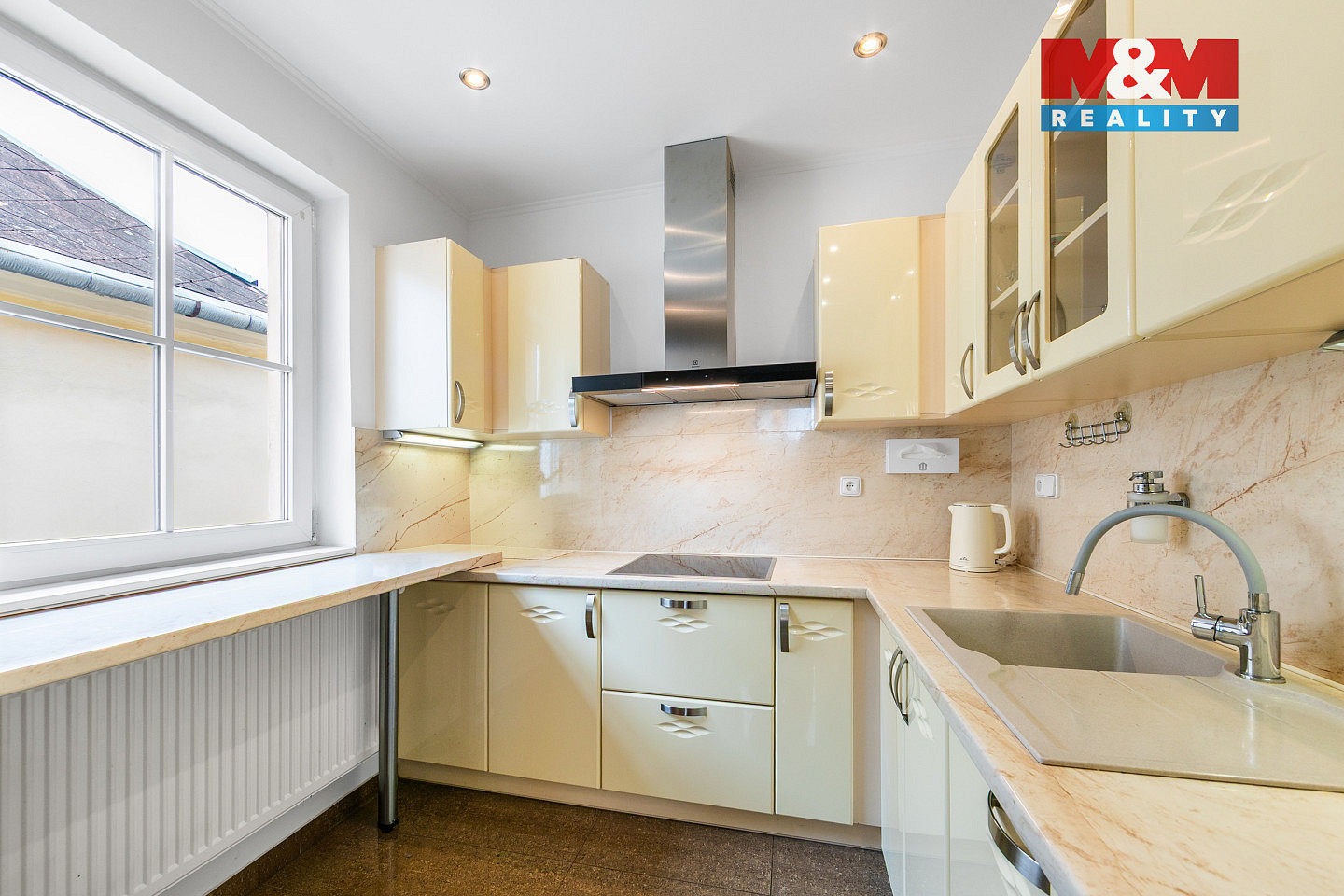 Prodej domu 197 m² s pozemkem 220 m² – fotografie 2