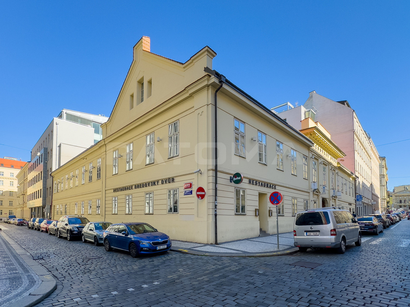 Pronájem kanceláře 300 m²