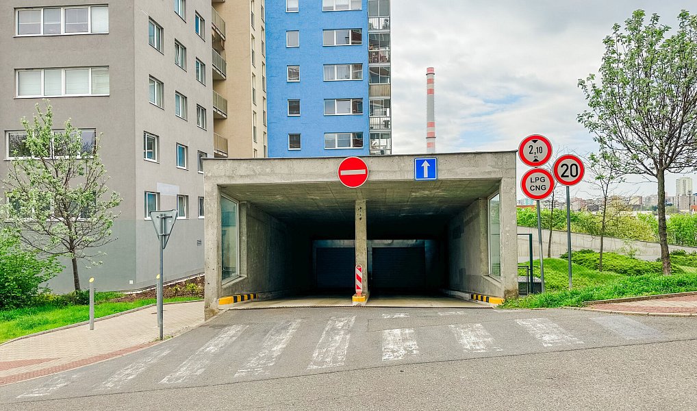 Prodej garážového stání, 14 m2, ul. V Dolině, Praha-Michle, Praha – náhled fotky 5