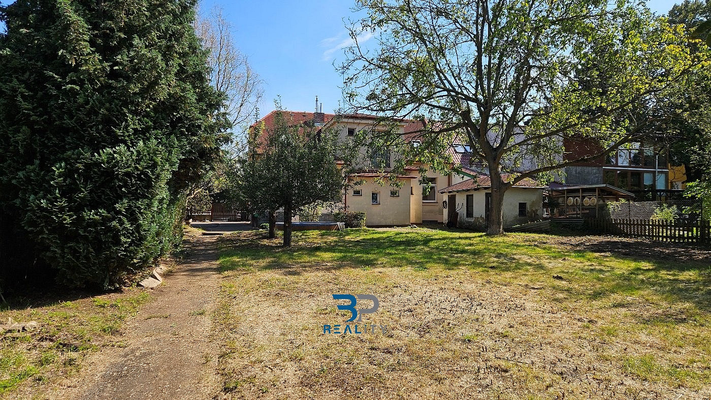 Prodej stavebního pozemku 950 m² – fotografie 3