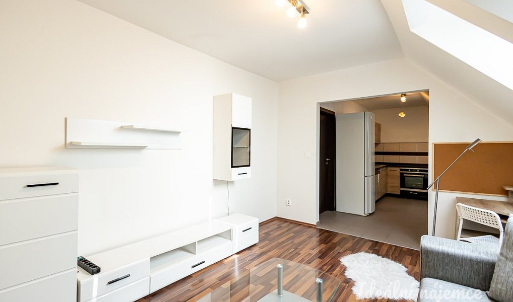 Pronájem bytu 2+kk 50 m², Nupaky – náhled fotky 5