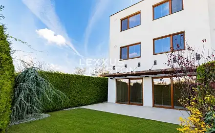 Pronájem domu 300 m² s pozemkem 378 m², Hlušičkova, Praha 5 - Stodůlky
