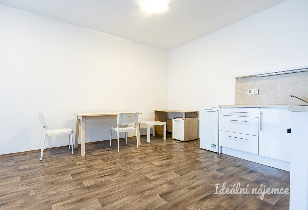 Pronájem bytu 2+kk 44 m² – fotografie 2