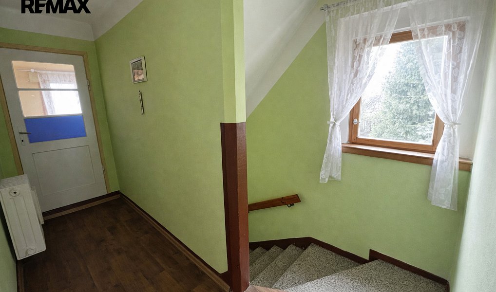 Prodej domu 160 m² s pozemkem 286 m², Hrob – náhled fotky 20