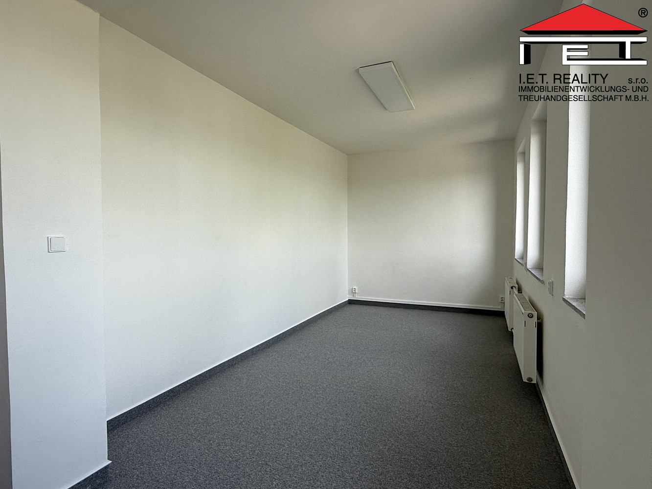 Pronájem kanceláře 380 m² – fotografie 2