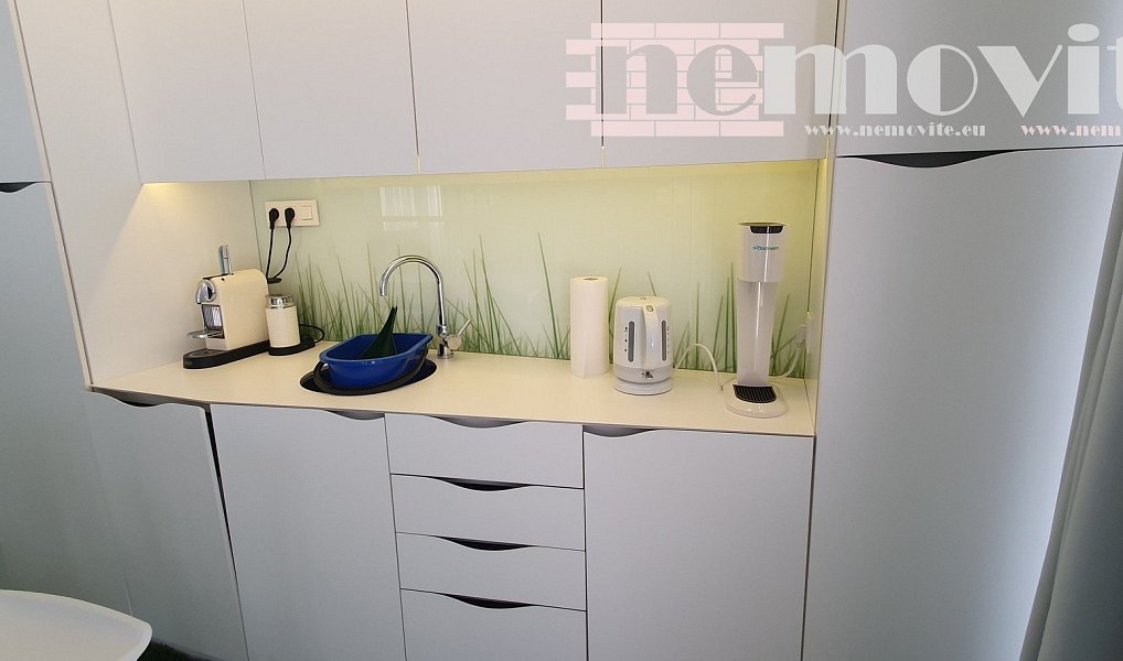 Prodej kanceláře 59 m², Jesenice – náhled fotky 3