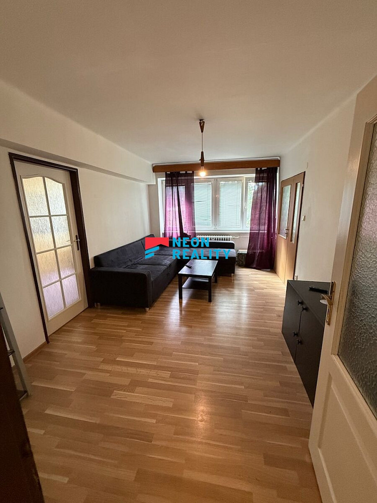 Pronájem bytu 2+1 56 m² – pohled 2