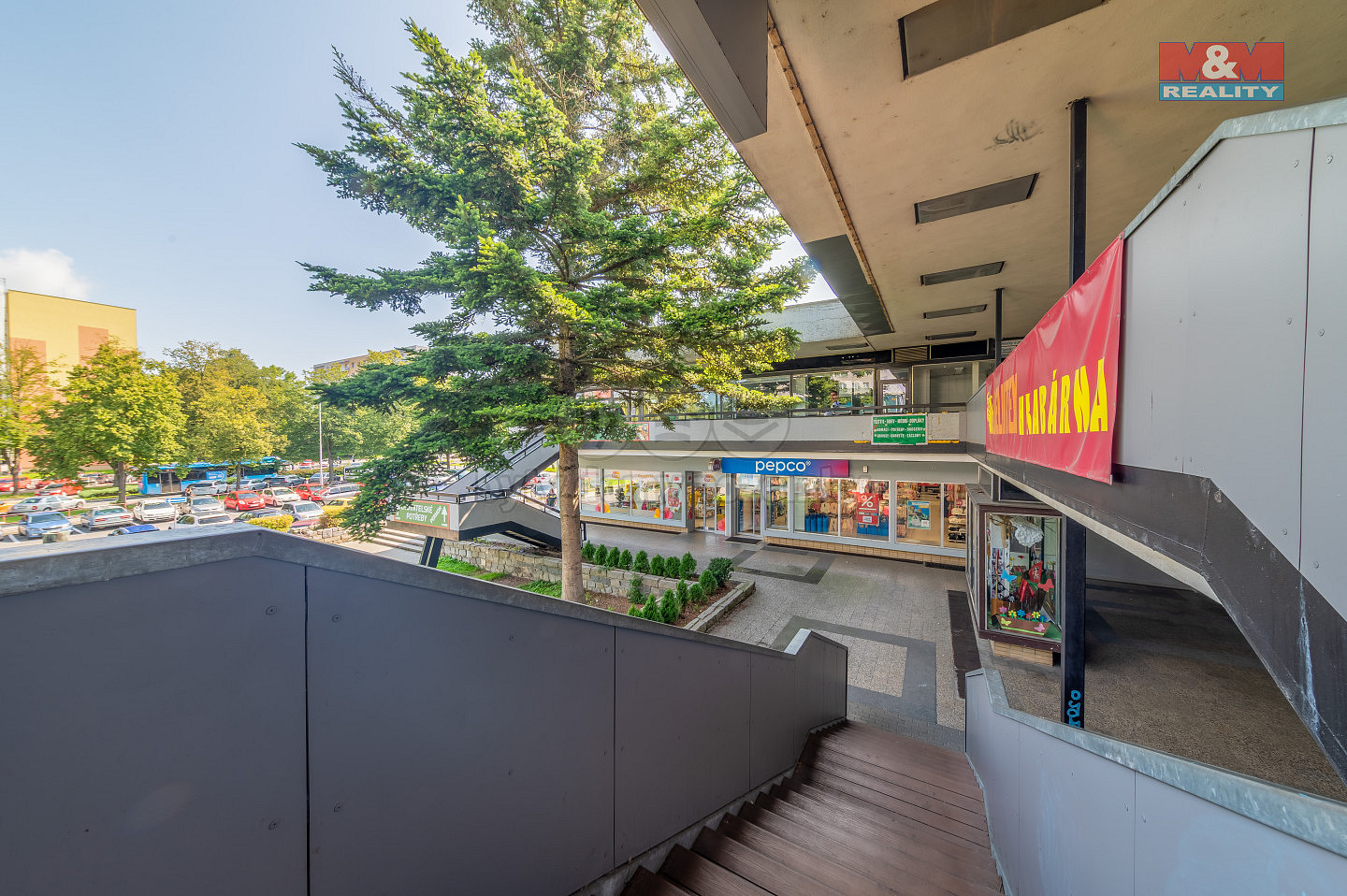 Pronájem obchodních prostor 500 m²