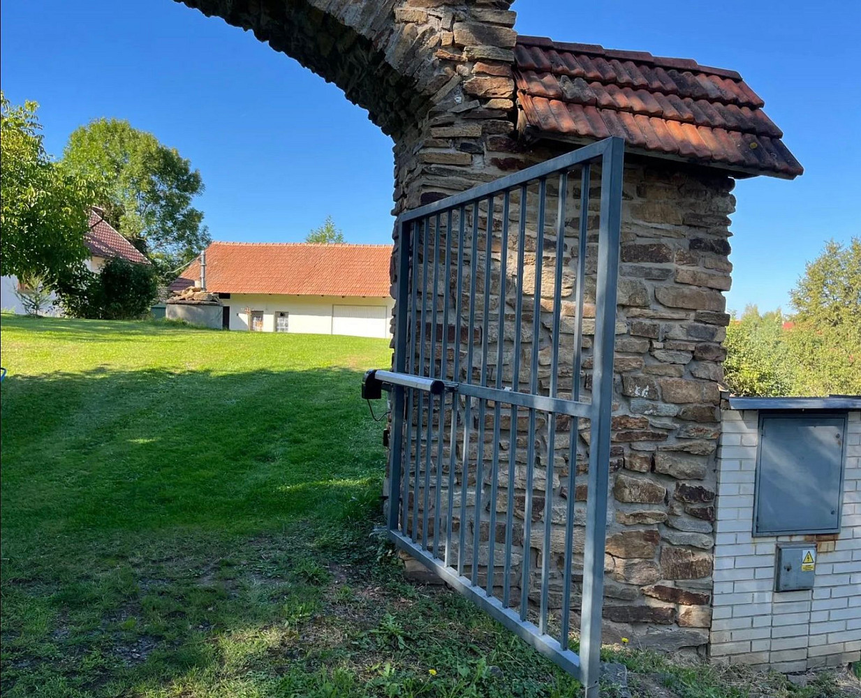 Prodej domu 184 m² s pozemkem 1 210 m² – fotografie 2