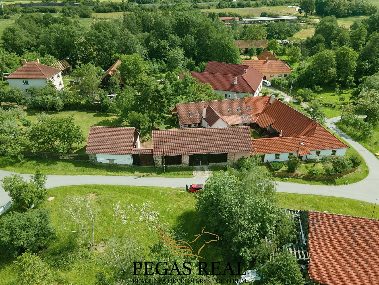 Prodej domu 350 m² s pozemkem 1 993 m²