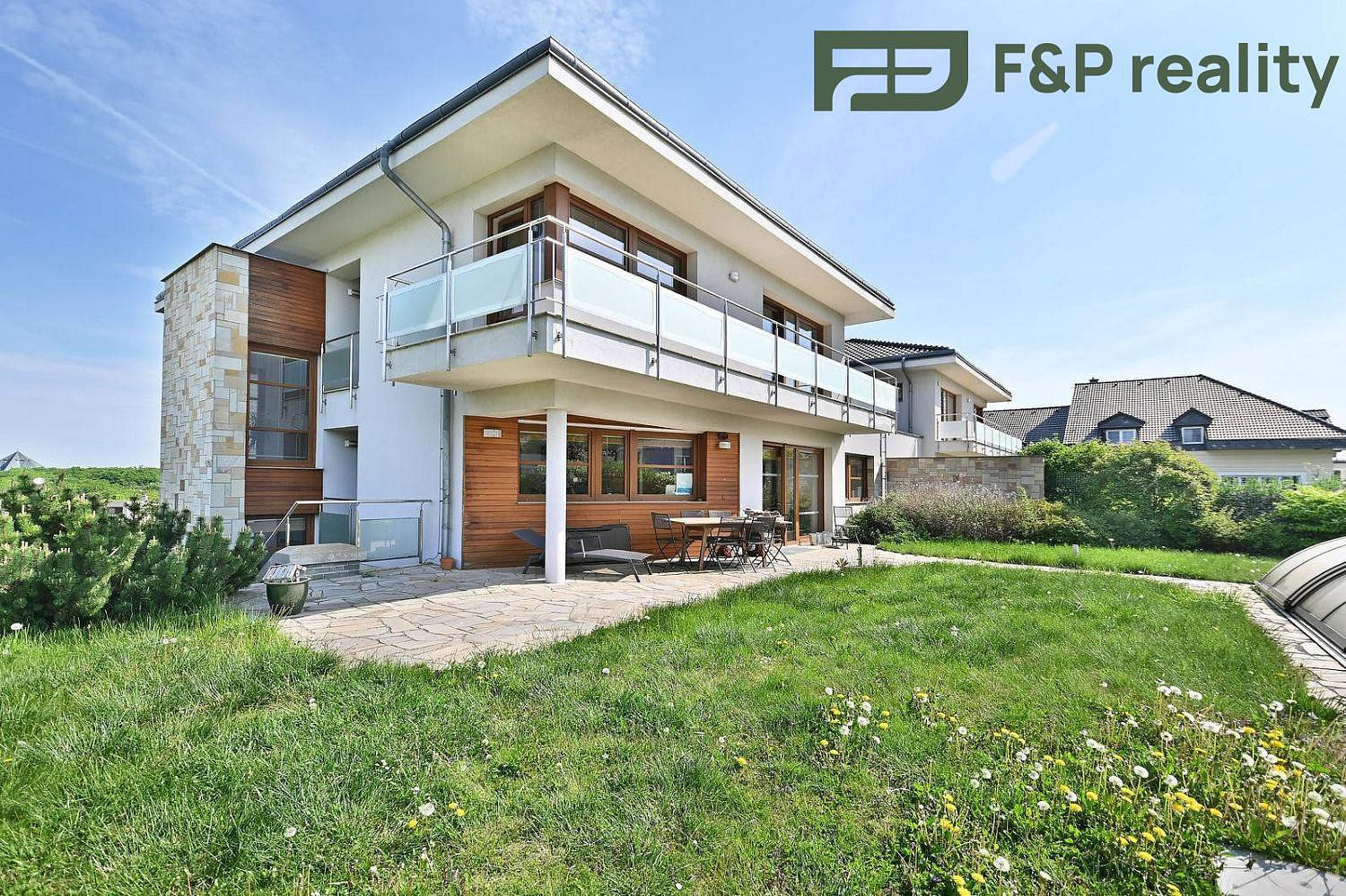 Pronájem domu 412 m² s pozemkem 1 072 m² – fotografie 3