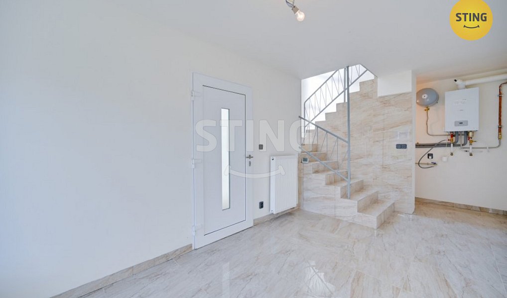 Prodej domu 270 m² s pozemkem 615 m², Strachotín – náhled fotky 14