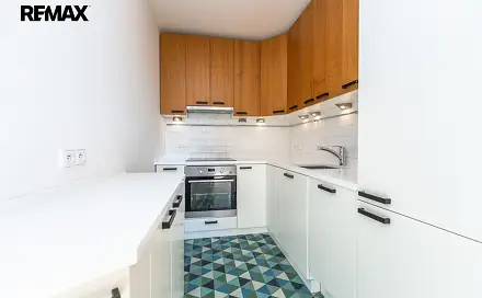 Pronájem bytu 2+kk 43 m², Hrubého, Praha 8 - Kobylisy