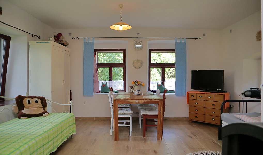 Prodej chalupy 70 m² s pozemkem 3 833 m², Postupice – náhled fotky 9