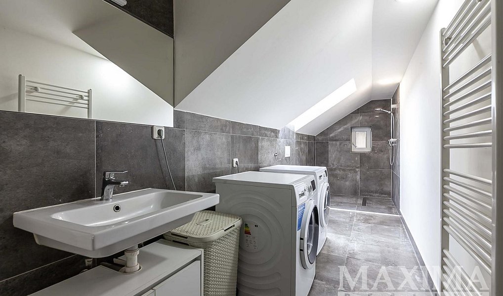 Prodej domu 300 m² s pozemkem 682 m², Desná – náhled fotky 14