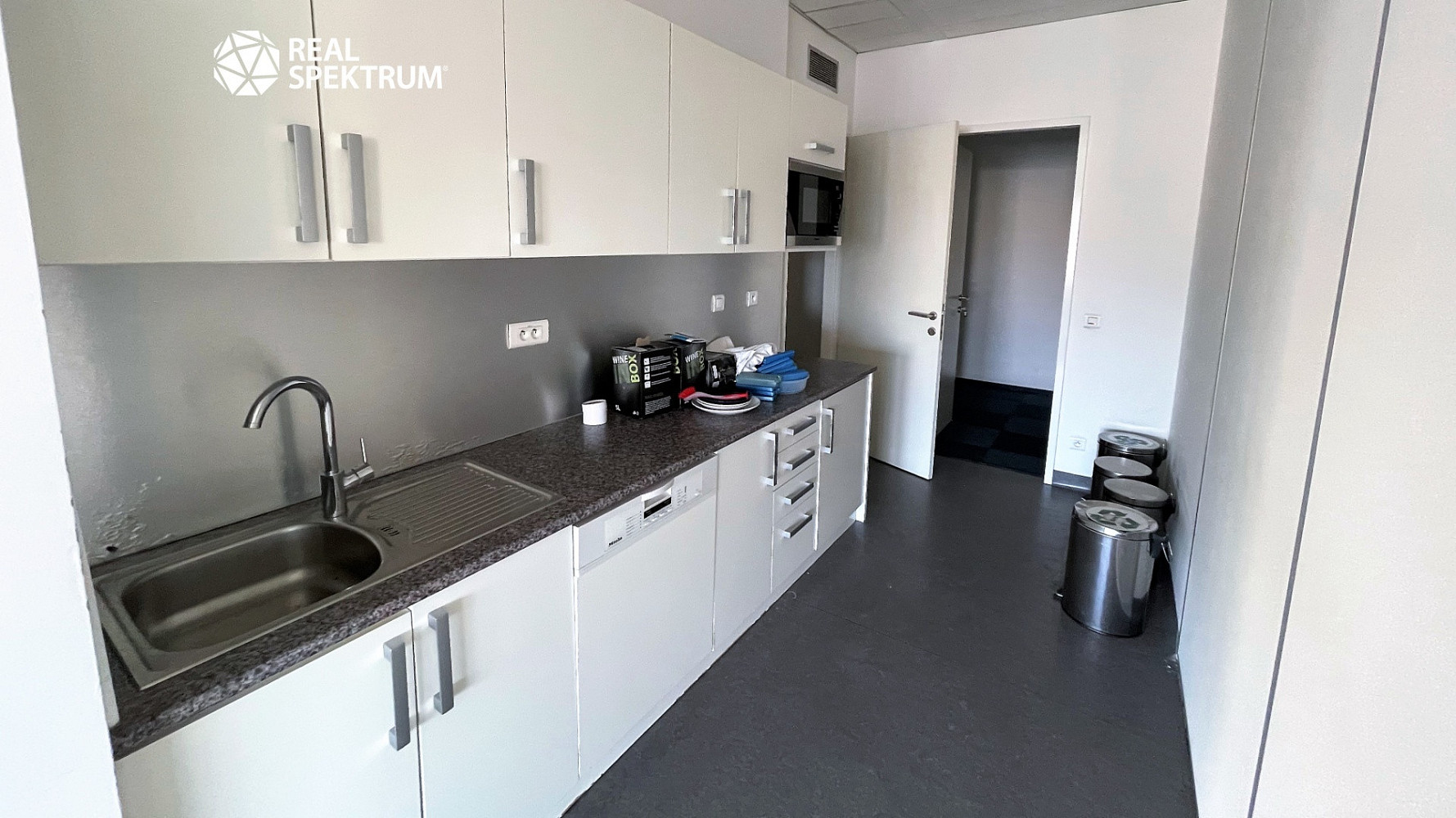 Pronájem kanceláře 283 m² – pohled 4