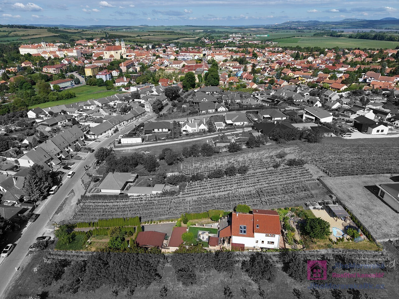 Prodej domu 252 m² s pozemkem 1 211 m² – pohled 3