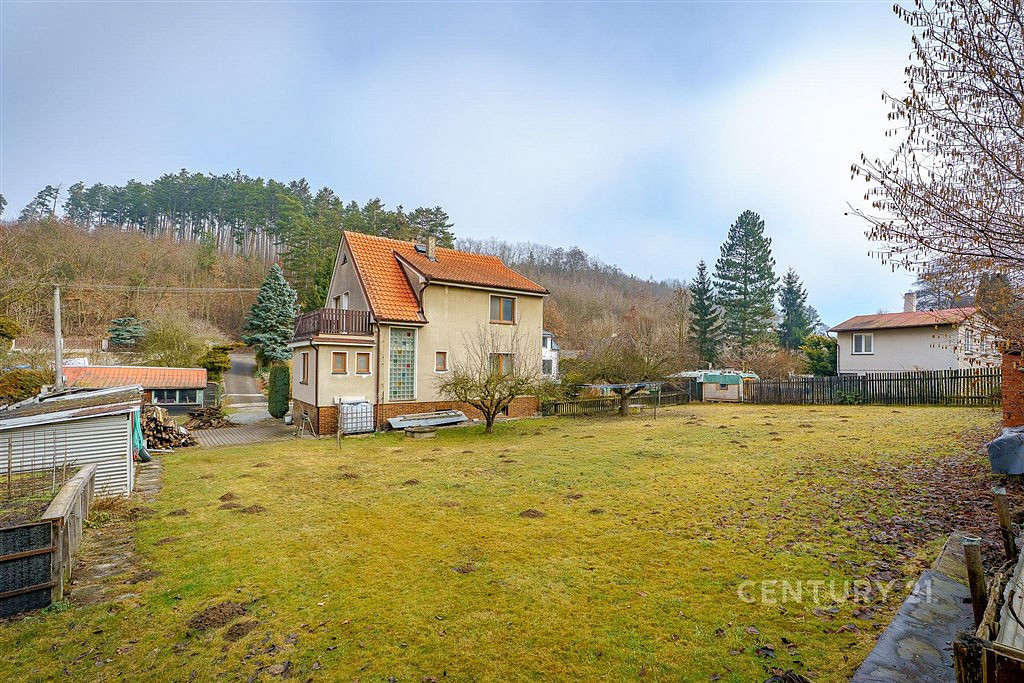 Prodej stavebního pozemku 2 000 m² – pohled 3
