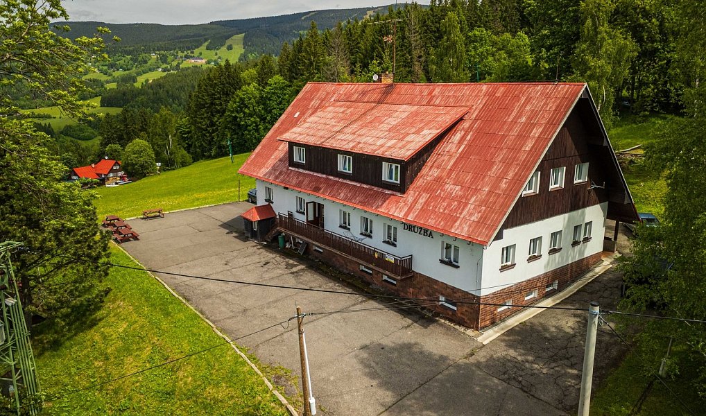 Prodej ubytovacího objektu 906 m², Rokytnice nad Jizerou – náhled fotky 3