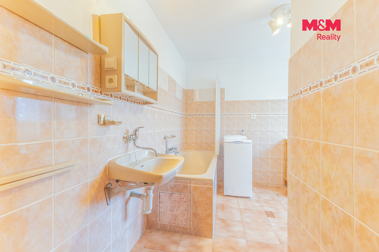 Prodej domu 187 m² s pozemkem 454 m² – fotografie 2