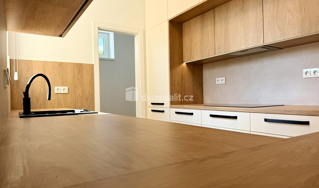Prodej domu 247 m² s pozemkem 1 024 m², Lukov – náhled fotky 6