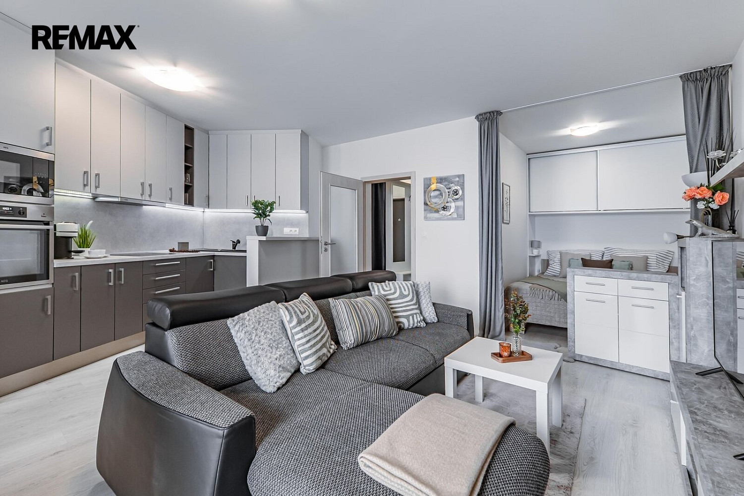 Prodej bytu 1+kk 49 m² – fotografie 3