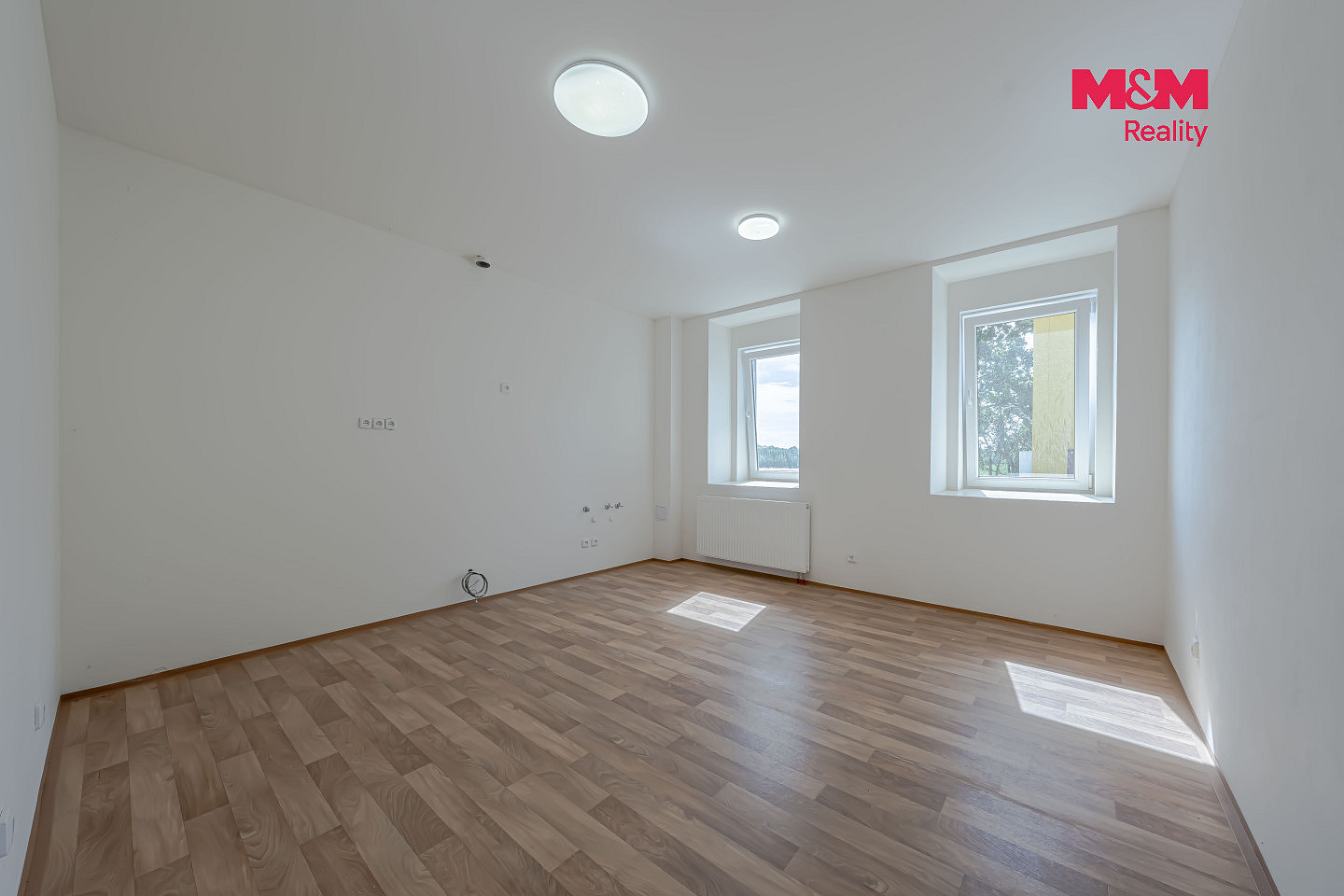 Pronájem domu 302 m² s pozemkem 421 m² – fotografie 2