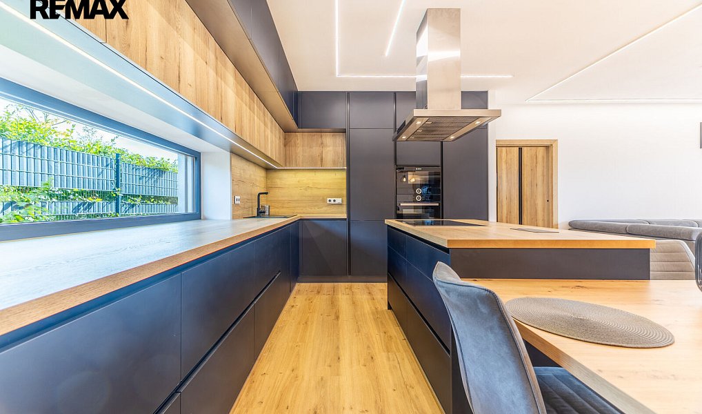 Prodej domu 180 m² s pozemkem 918 m², Černuc – náhled fotky 11