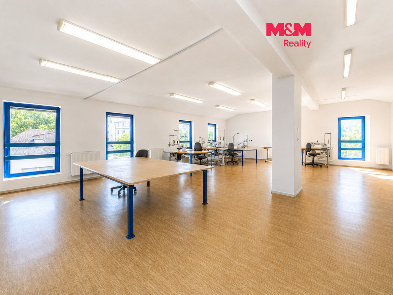 Prodej obchodních prostor 1 200 m²