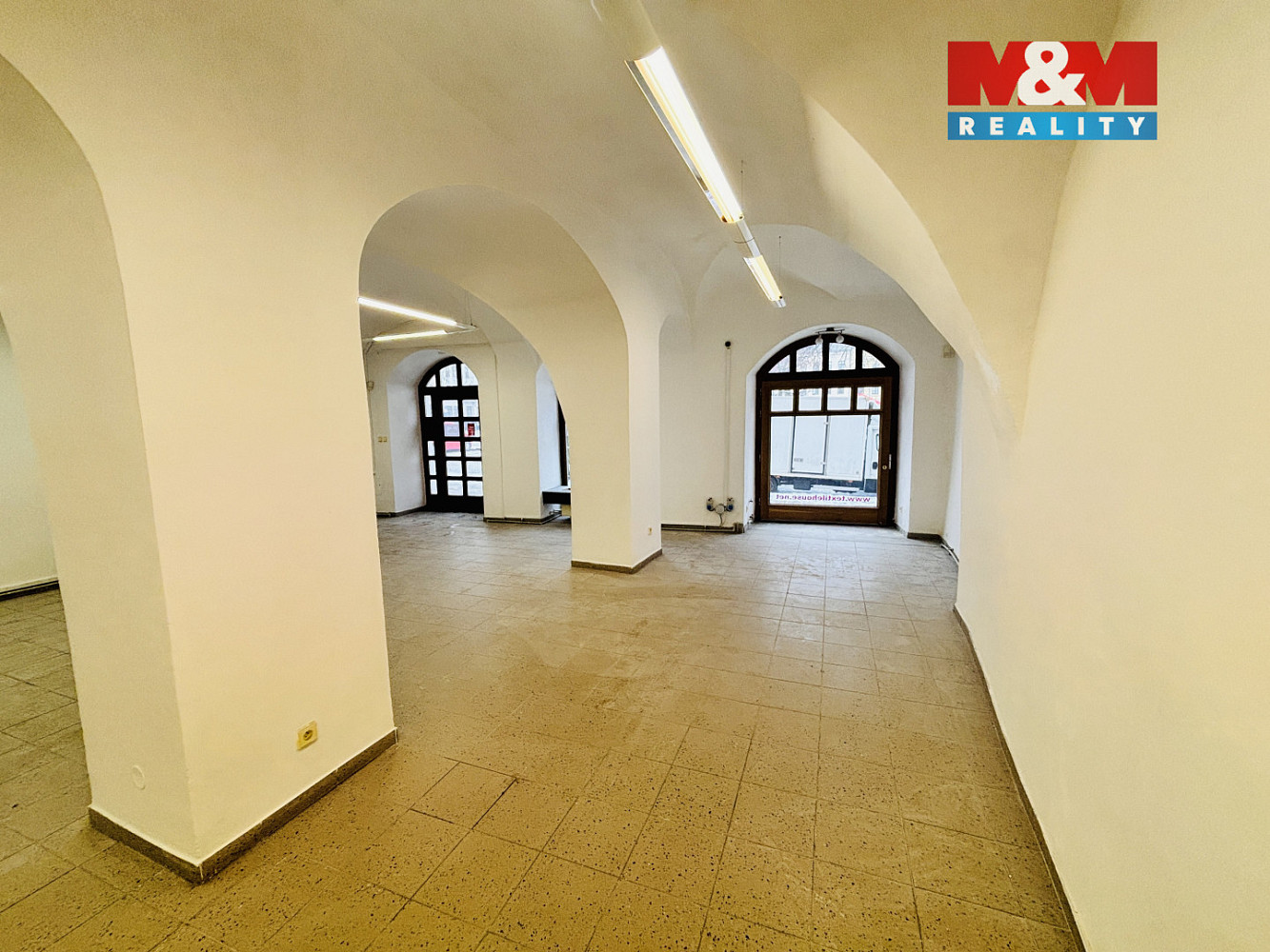 Pronájem obchodních prostor 360 m² — photo 2