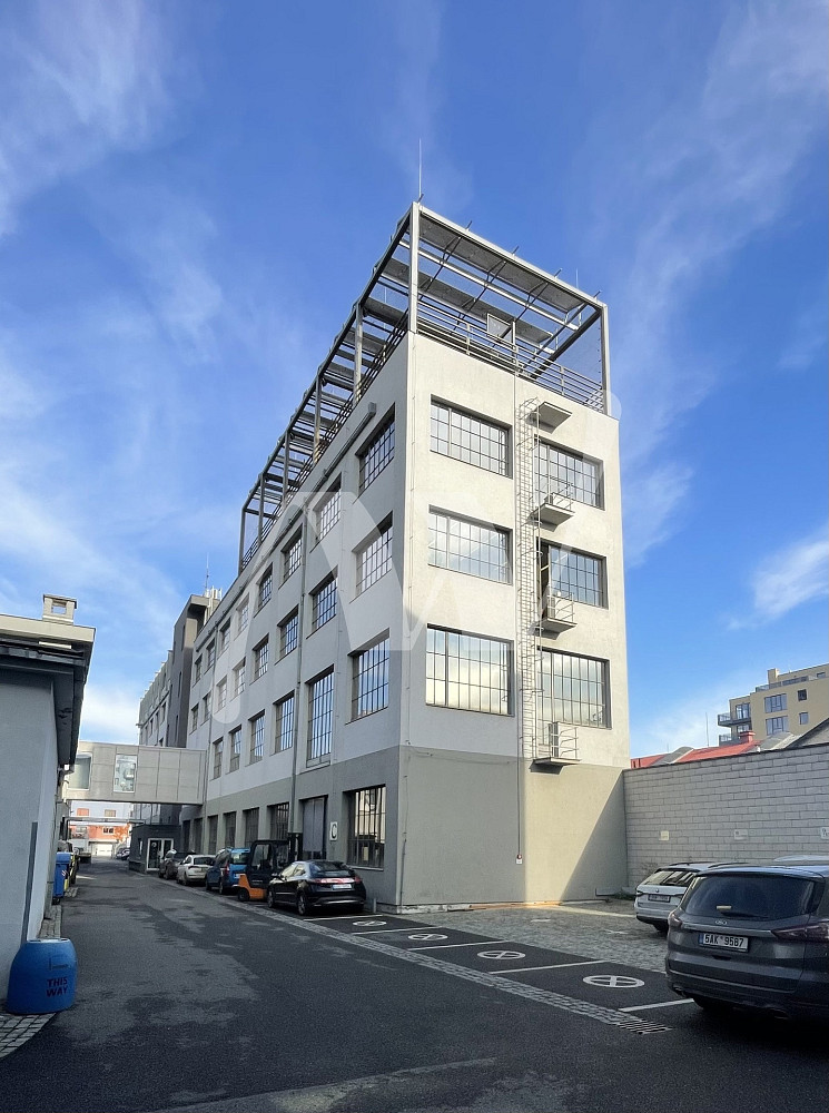 Pronájem kanceláře 456 m²