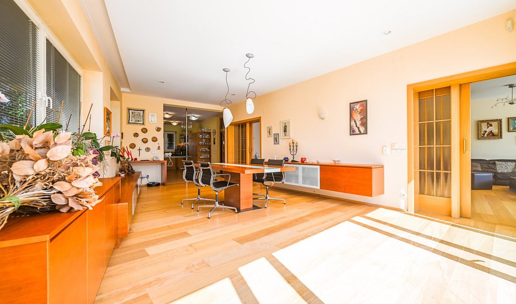 Prodej domu 1 032 m² s pozemkem 2 429 m², Zlín – náhled fotky 20
