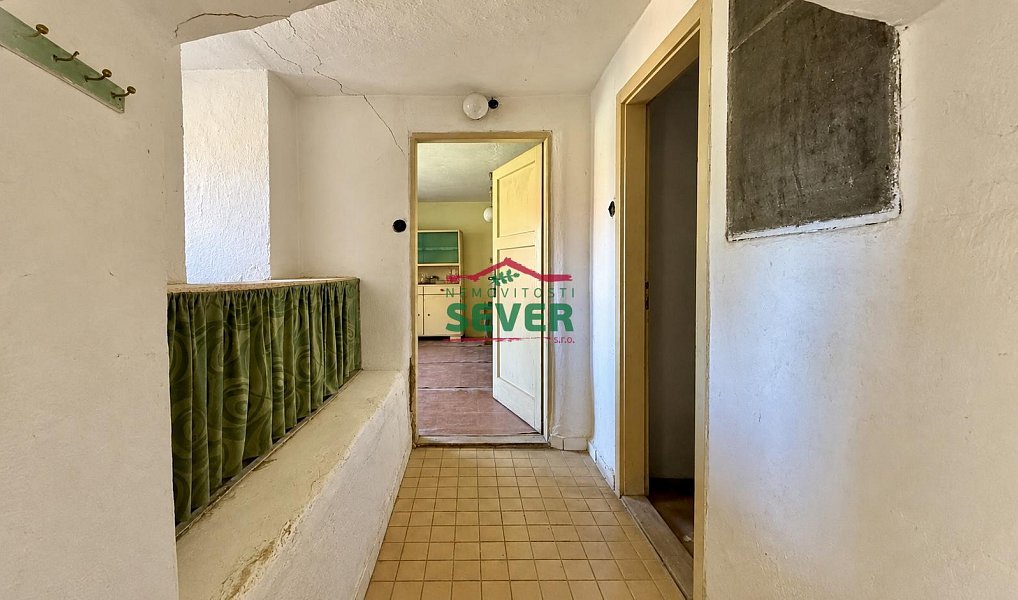 Prodej domu 241 m² s pozemkem 1 596 m², Křesín – náhled fotky 8