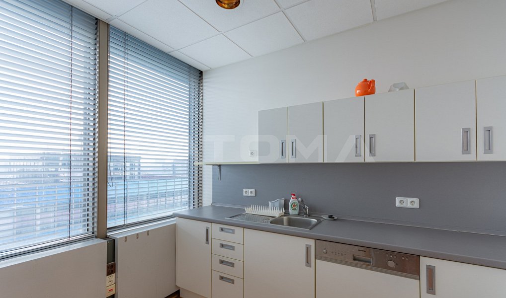Pronájem kanceláře 170 m², Praha – náhled fotky 14
