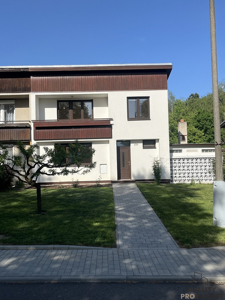 Prodej domu 140 m² s pozemkem 393 m² – fotografie 2