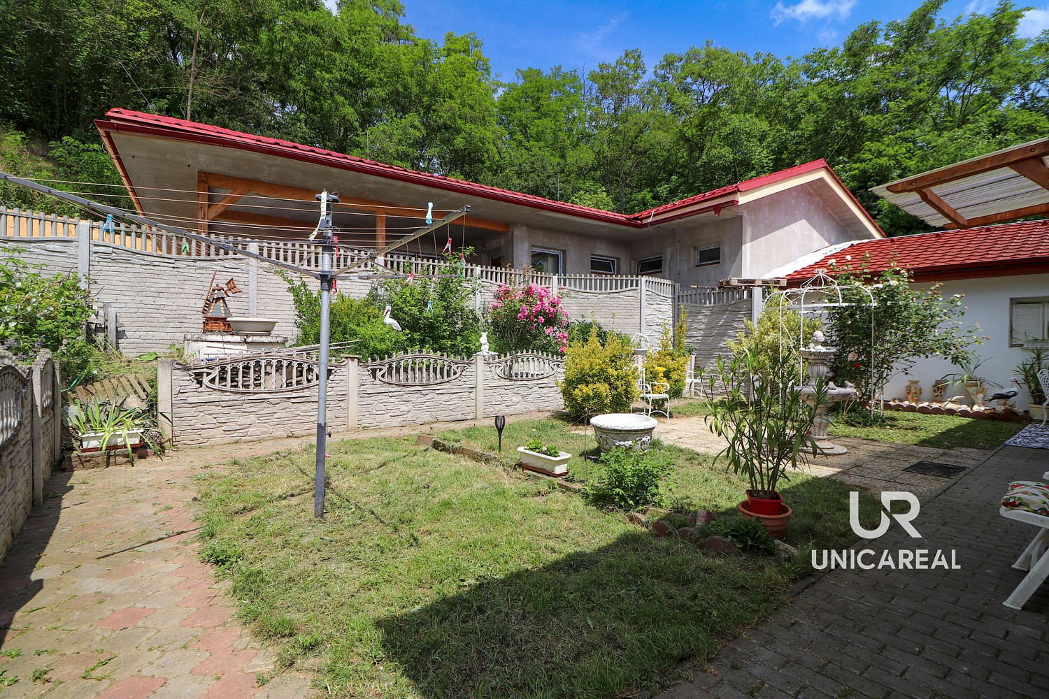 Prodej domu 230 m² s pozemkem 1 573 m² – pohled 2