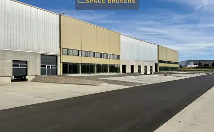 Pronájem skladovacích prostor 2 100 m², Kozomín, okres Mělník
